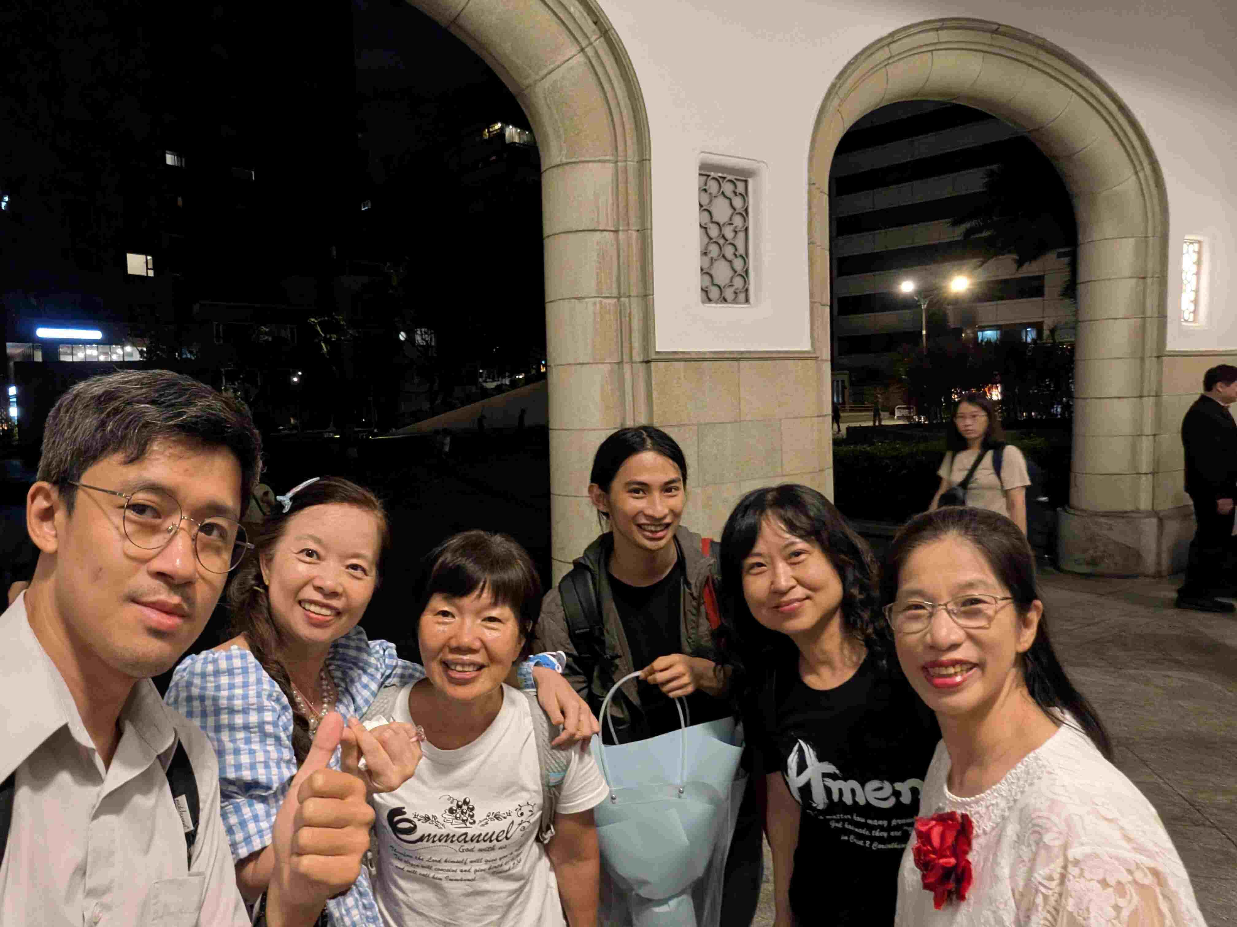 （師母巧遇康和行道會的弟兄姊妹）